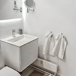 Spacious 2-room Newly Renovated Quiet Area - 4min Metro To Old Town *