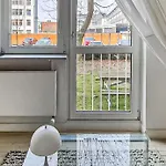 Spacious 2-room Newly Renovated Quiet Area - 4min Metro To Old Town