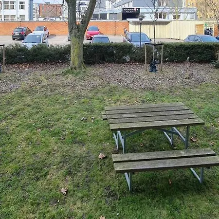 Spacious 2-room Newly Renovated Quiet Area - 4min Metro To Old Town *
