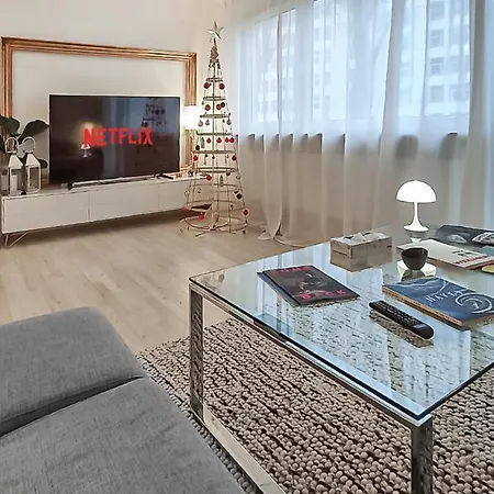 Διαμέρισμα Spacious 2-room Newly Renovated Quiet Area - 4min Metro To Old Town *