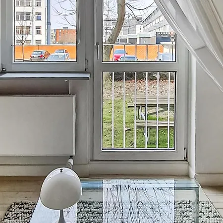 Spacious 2-room Newly Renovated Quiet Area - 4min Metro To Old Town