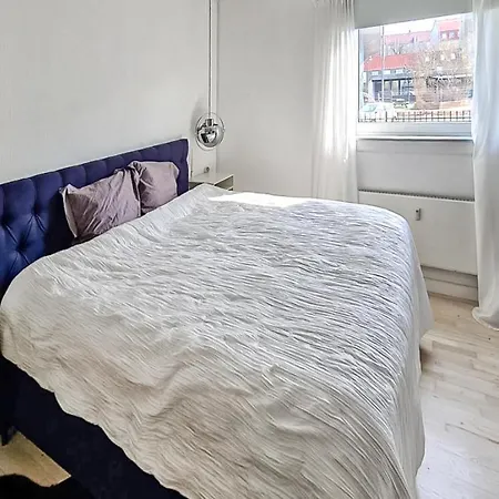 Spacious 2-room Newly Renovated Quiet Area - 4min Metro To Old Town Apartamento